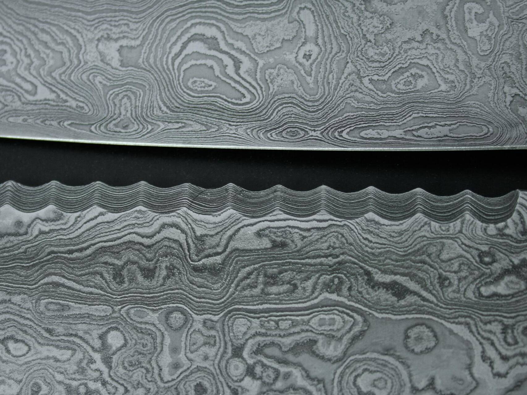 Nahaufnahme vom Brotmesser Damaststahl mit einzigartigem Güde-Wellenschliff