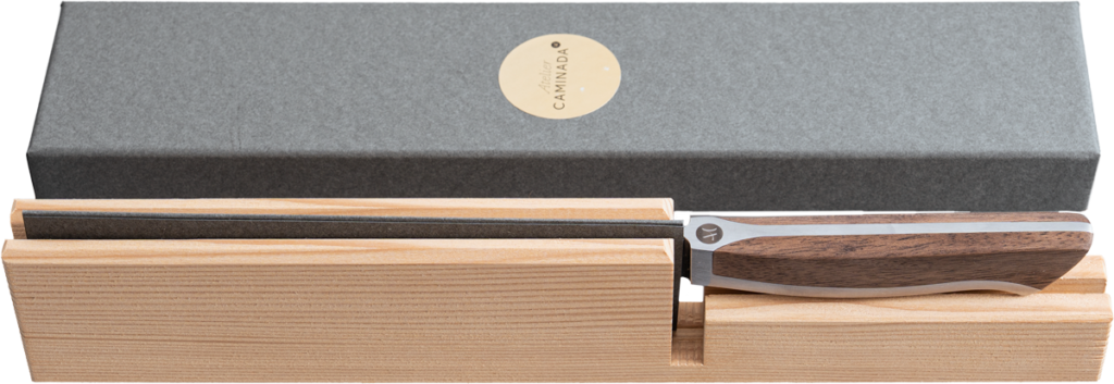 Santoku Caminada In Geschenkverpackung mit Holzscheide